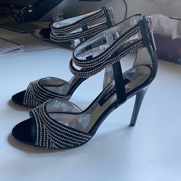 ⭐️SOLD⭐️4-inch Sparkly Heels - Picture 4 of 6